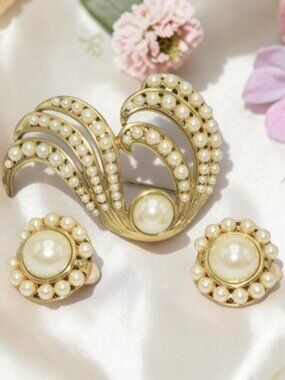 ✨ Vintage Les Bernard Faux Pearl Brooch & Earrings Set Estate Jewelry ✨